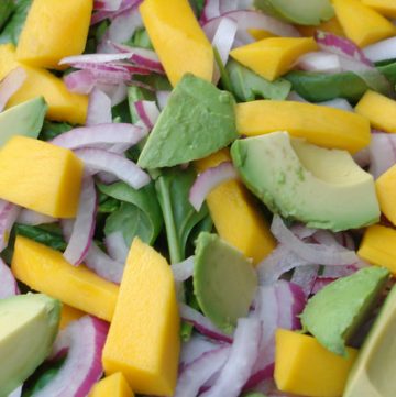 Ensalada de espinacas con mango y aguacate — Nuestro Recetario