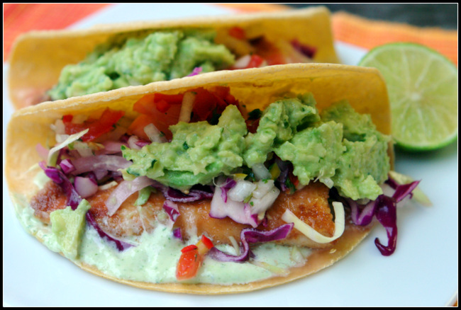 Tacos de pescado con guacamole