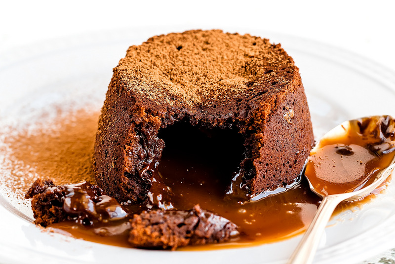 Volcán de chocolate con dulce de leche